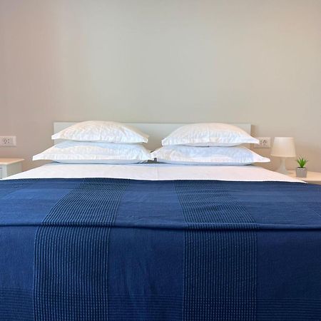 Beachfront Comfort Apartments Sinajko Подгора Экстерьер фото