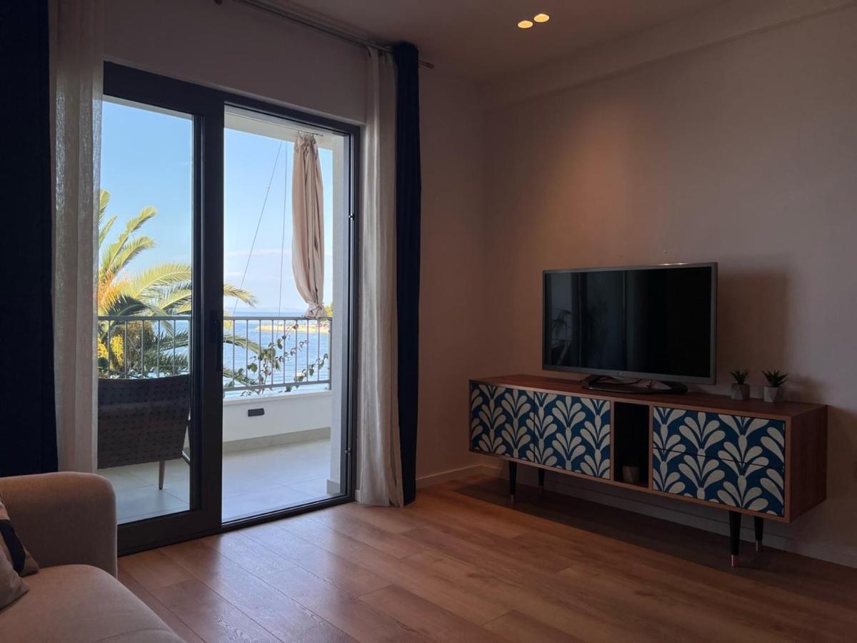 Beachfront Comfort Apartments Sinajko Подгора Экстерьер фото