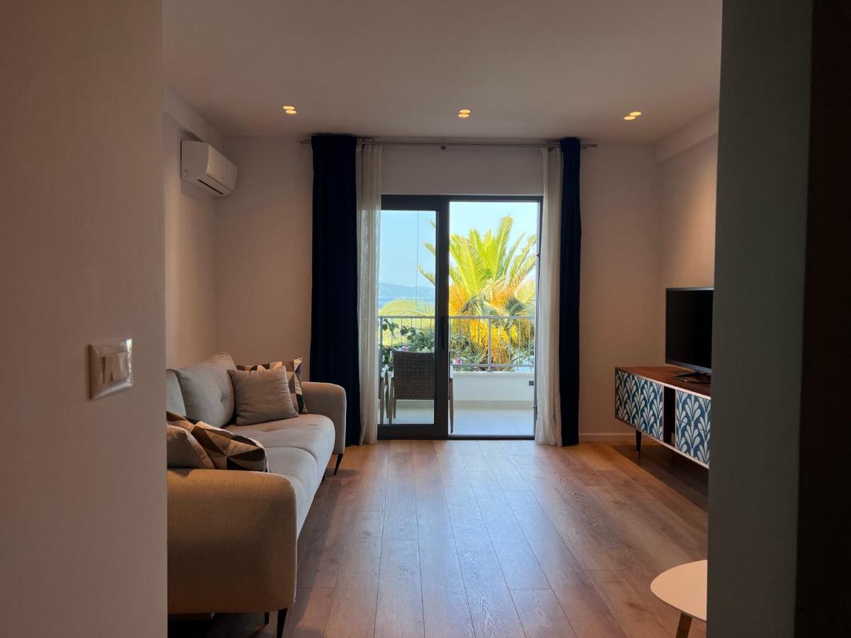 Beachfront Comfort Apartments Sinajko Подгора Экстерьер фото