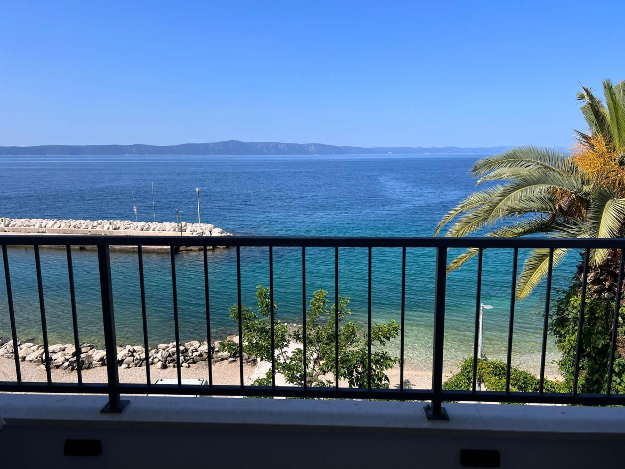 Beachfront Comfort Apartments Sinajko Подгора Экстерьер фото