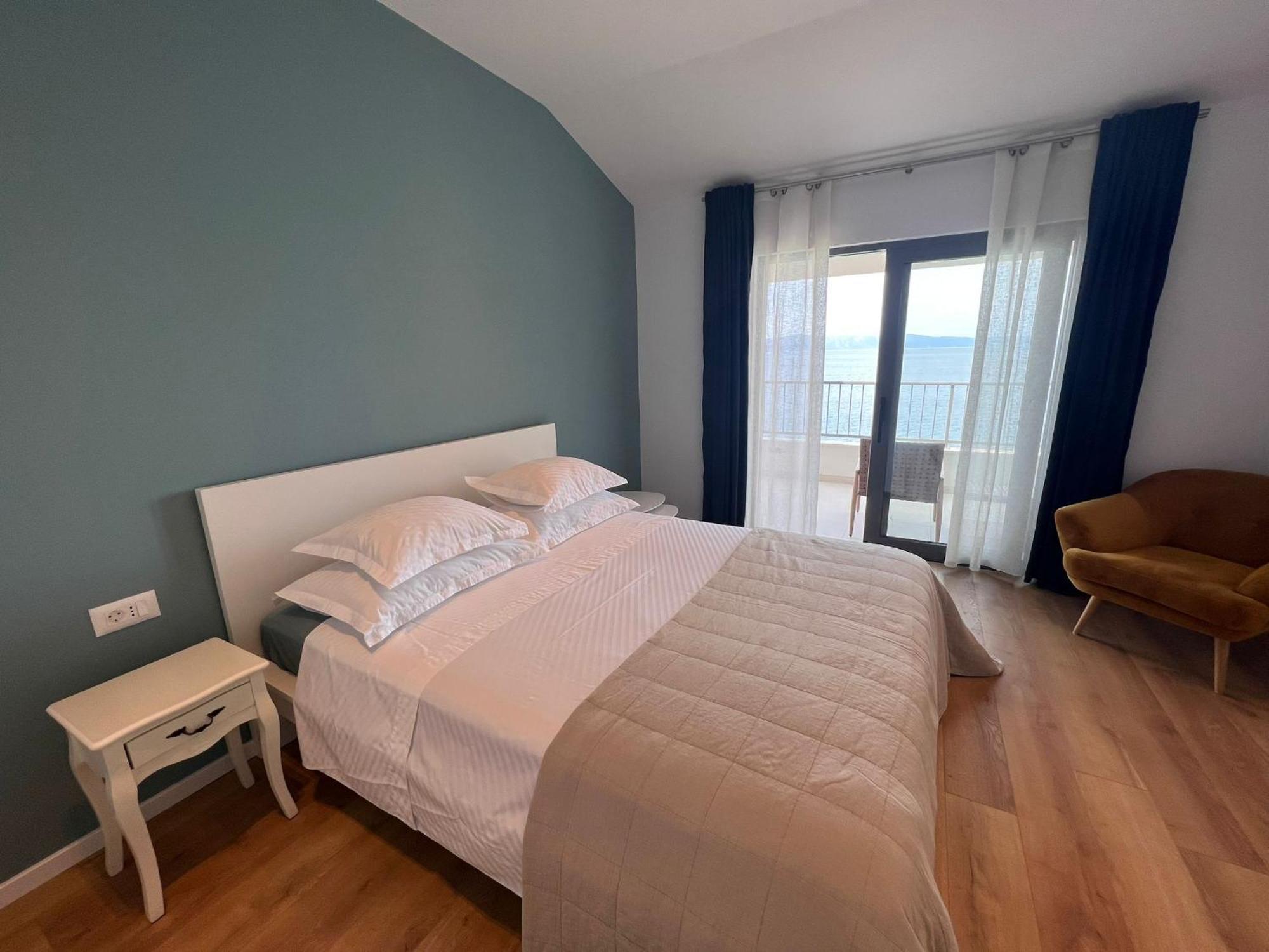 Beachfront Comfort Apartments Sinajko Подгора Экстерьер фото